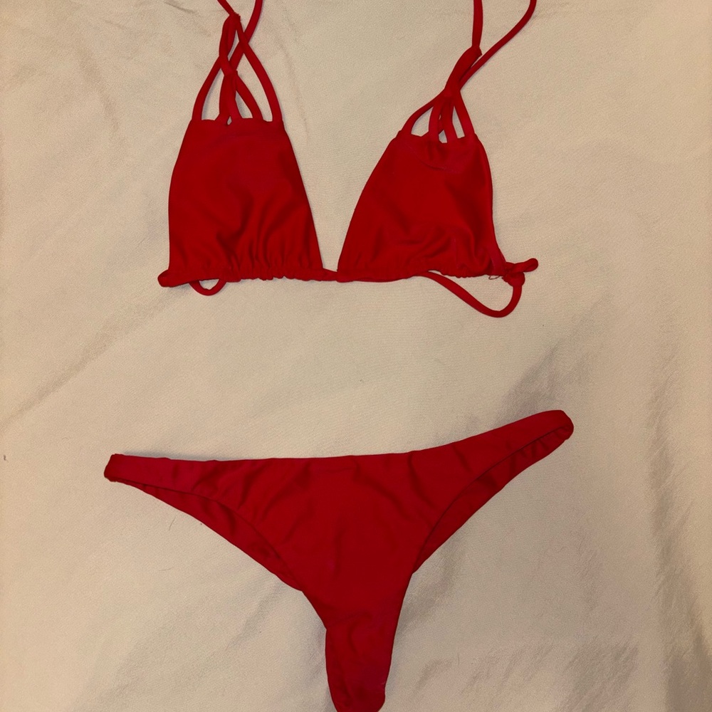 Red Benoa Set